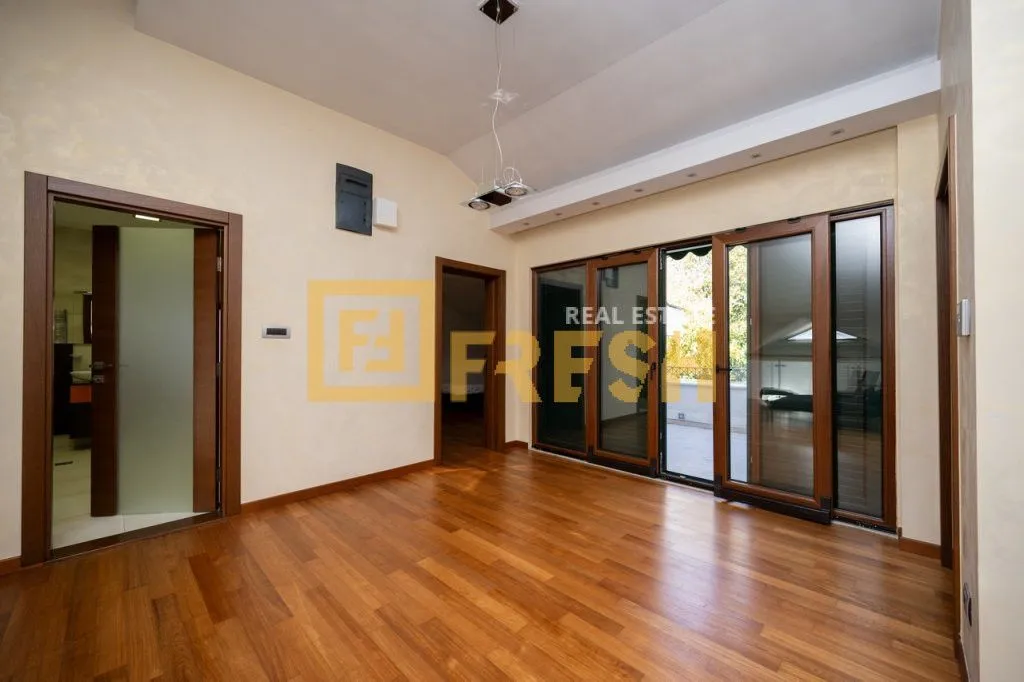 Rent, house, 380m², Mareza, Podgorica