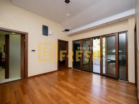 Rent, house, 380m², Mareza, Podgorica - image 56