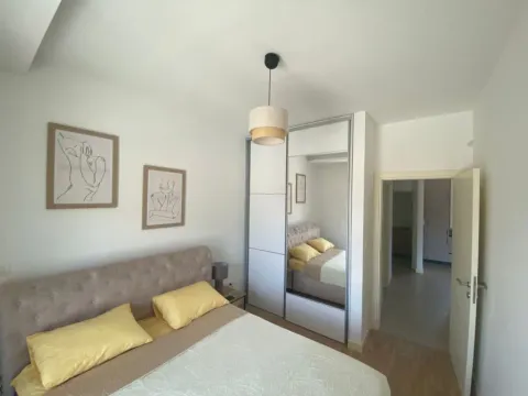 Prodaja, dvosoban stan, 64m², Dobrota, Kotor