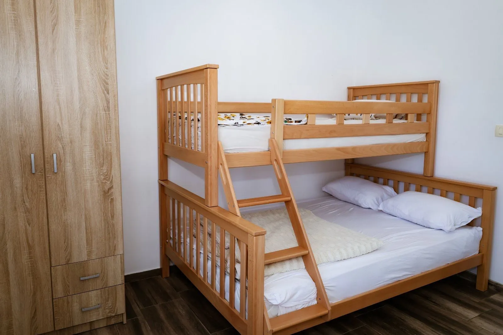 Izdavanje, kuća, 170m², Bigova, Kotor