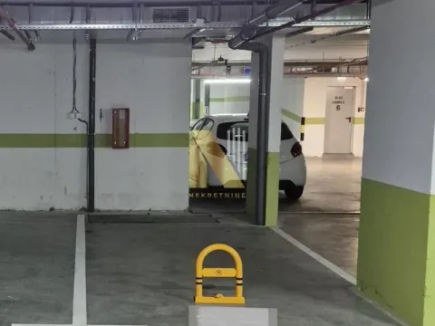 Prodaja, parking/garaža, 14m², Rotkvarija, Novi Sad Sve Podlokacije