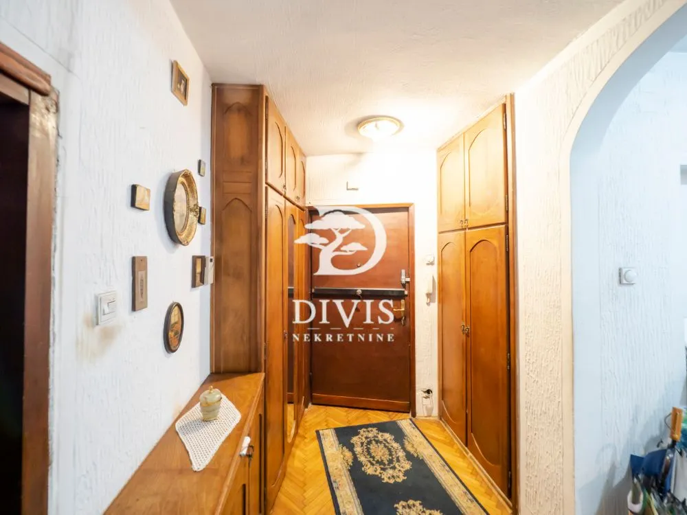 Prodaja, trosoban stan, 80m², Skadarlija, Beograd