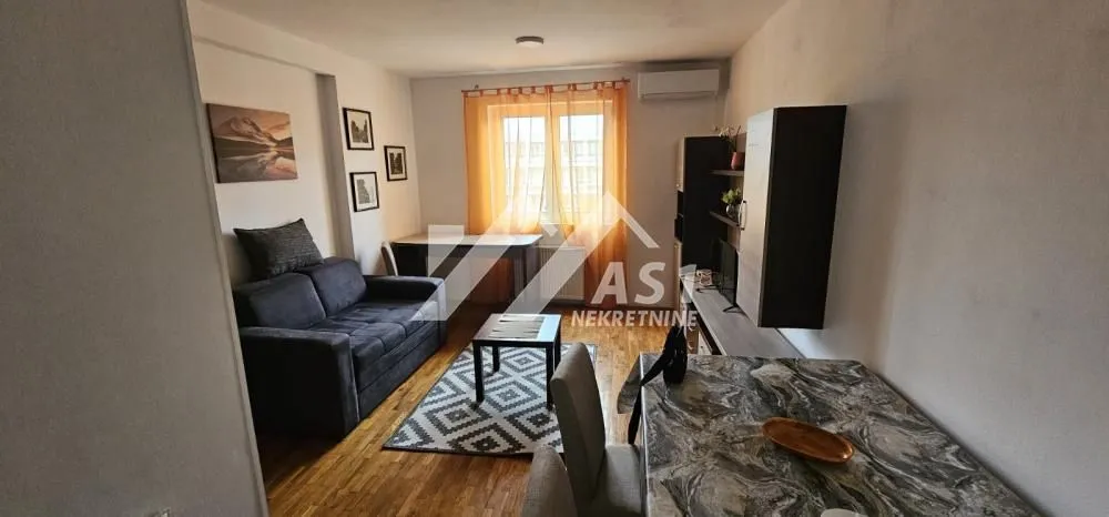 Izdavanje, jednosoban stan, 38m², Bulevar Oslobodjenja, Novi Sad Sve Podlokacije