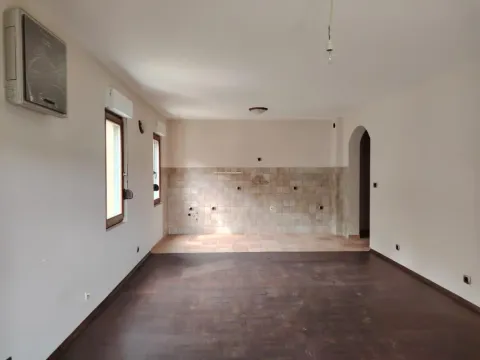 Sale, two bedroom apartment, 79m², Petrovac, Budva - image 2