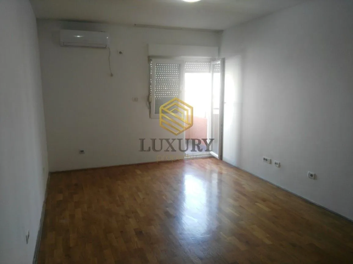 Prodaja, jednosoban stan, 45m², Stari Aerodrom, Podgorica