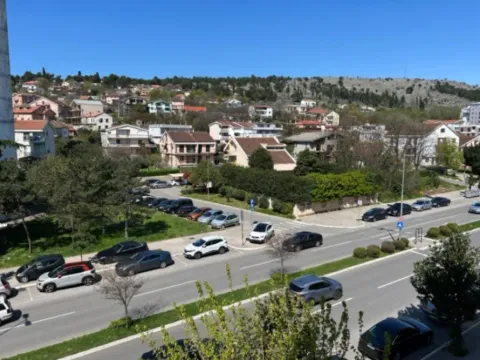 Izdavanje, jednosoban stan, 56m², Obala Morače, Podgorica - image 10