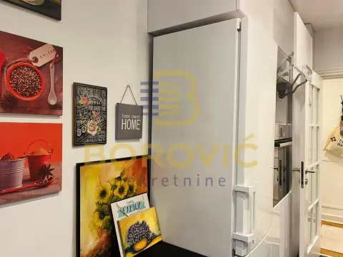 Izdavanje, trosoban stan, 90m², Kalenić Pijaca, Vračar Sve Podlokacije - image 8