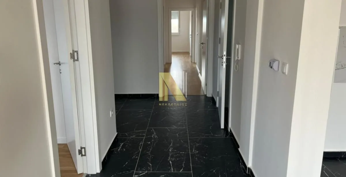 Prodaja, četvorosoban stan, 169m², Petrovaradin, Novi Sad