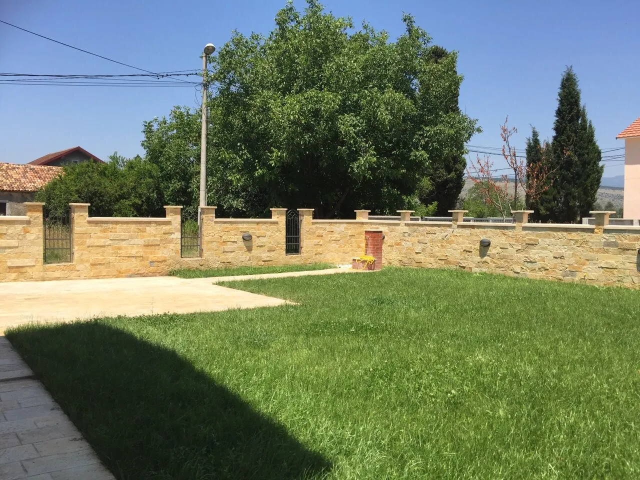 Izdavanje, kuća, 320m², Gornja Gorica, Podgorica