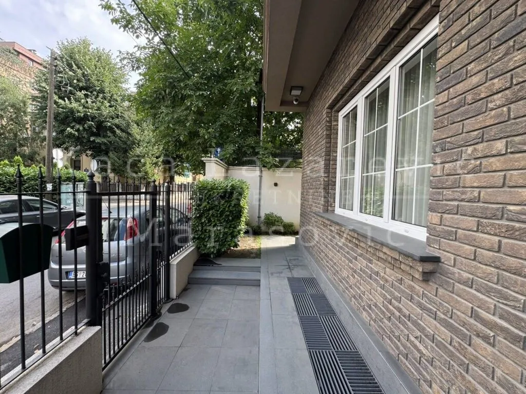 Sale, house, 275m², Crveni Krst, Beograd