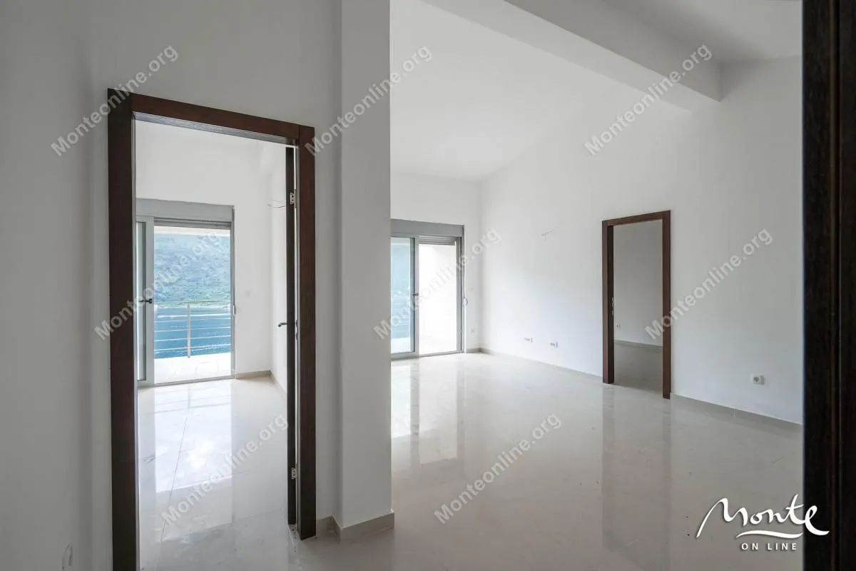 Prodaja, trosoban stan, 103m², Dobrota, Kotor