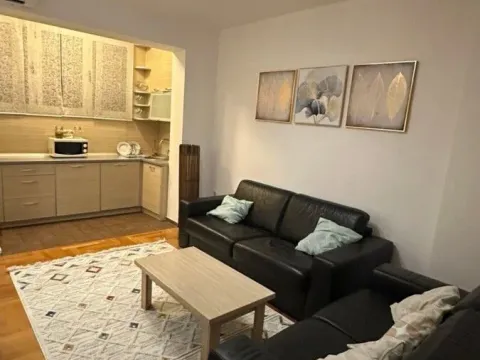 Izdavanje, dvosoban stan, 66m², Centar, Podgorica - image 1