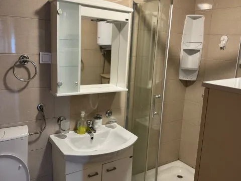 Izdavanje, dvosoban stan, 70m², Seljanovo, Tivat - image 9