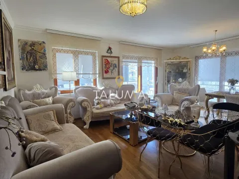 Prodaja, trosoban stan, 120m², Tološi, Podgorica - image 1