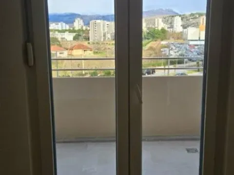 Izdavanje, dvosoban stan, 72m², Central Point, Podgorica - image 8