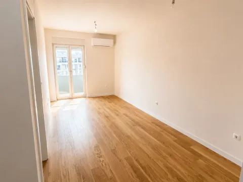 Prodaja, jednosoban stan, 40m², Central Point, Podgorica - image 3
