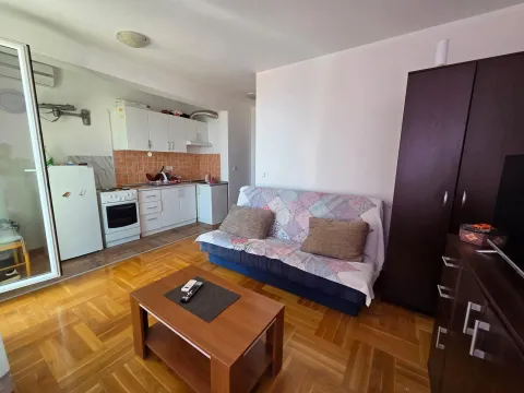 Rent, studio apartment, 30m², Bečići, Budva - image 3