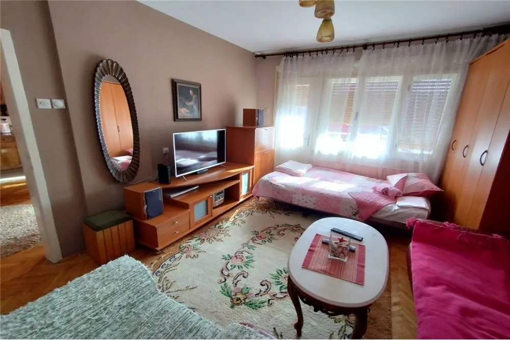 Izdavanje, dvosoban stan, 67m², Centar, Niš