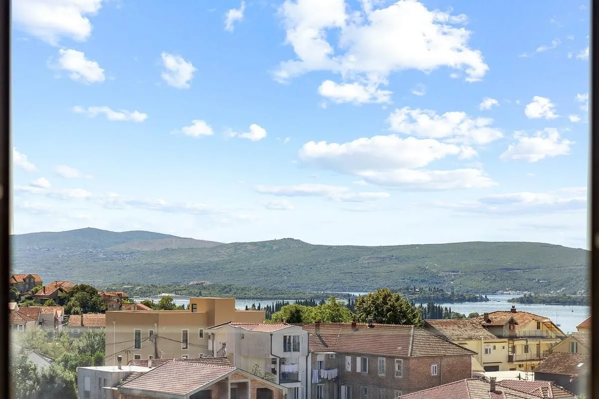 Prodaja, dvosoban stan, 153m², Tivat, Crna Gora