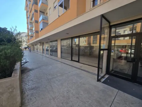 Izdavanje, poslovni prostor, 100m², City Kej, Podgorica - image 2