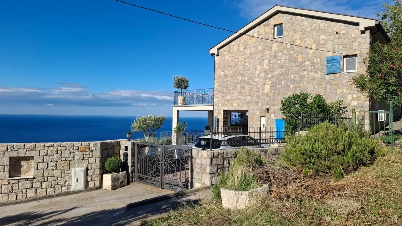 Prodaja, kuća, 116m², Reževići, Budva