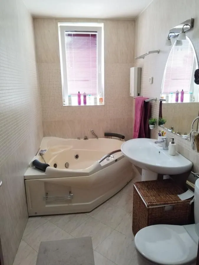 Prodaja, četvorosoban stan, 115m², Grbavica, Novi Sad Sve Podlokacije