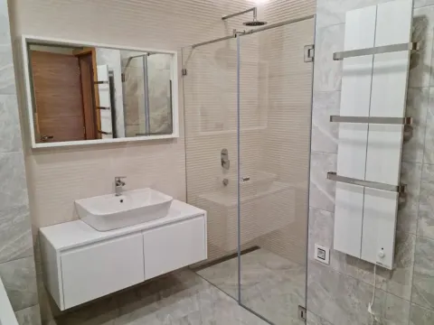 Izdavanje, kuća, 240m², Sremska Kamenica, Petrovaradin - image 32