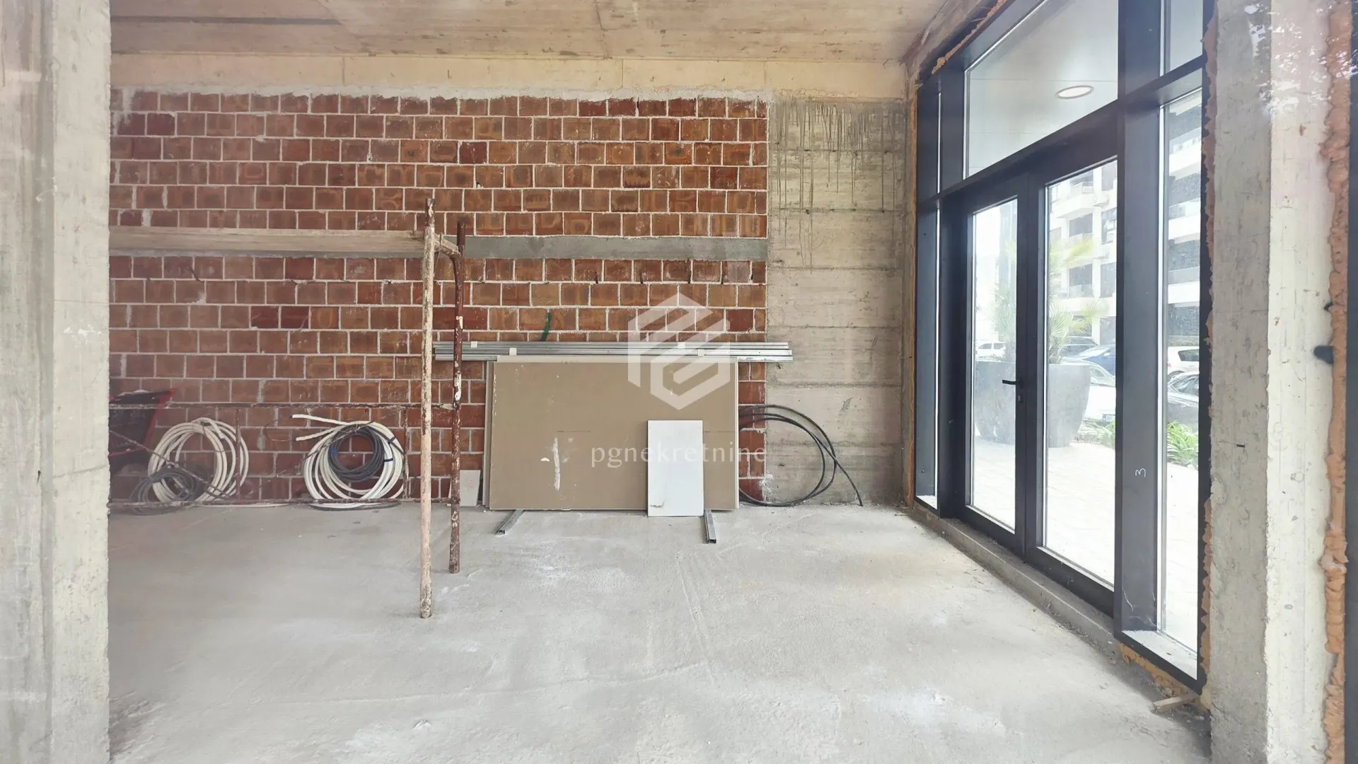 Rent, office space, 55m², Šušanj, Bar