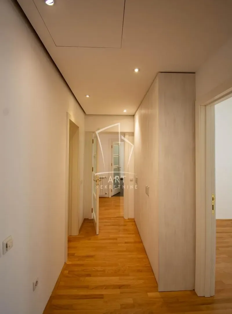 Izdavanje, trosoban stan, 94m², Vračar Hram, Vračar Sve Podlokacije
