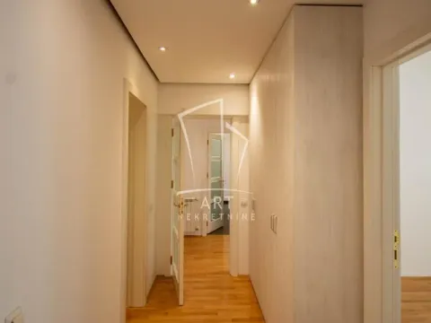 Izdavanje, trosoban stan, 94m², Vračar Hram, Vračar Sve Podlokacije - image 11