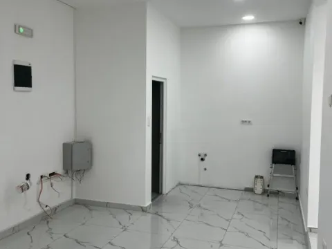 Izdavanje, poslovni prostor, 93m², Stari Aerodrom, Podgorica - image 5