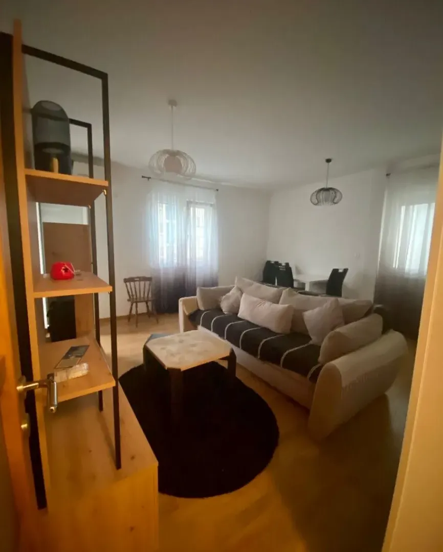 Izdavanje, jednosoban stan, 48m², Blok 9, Podgorica