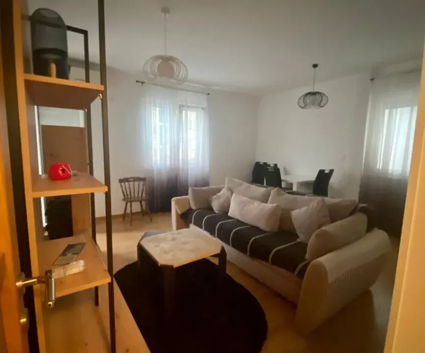 Izdavanje, jednosoban stan, 48m², Blok 9, Podgorica