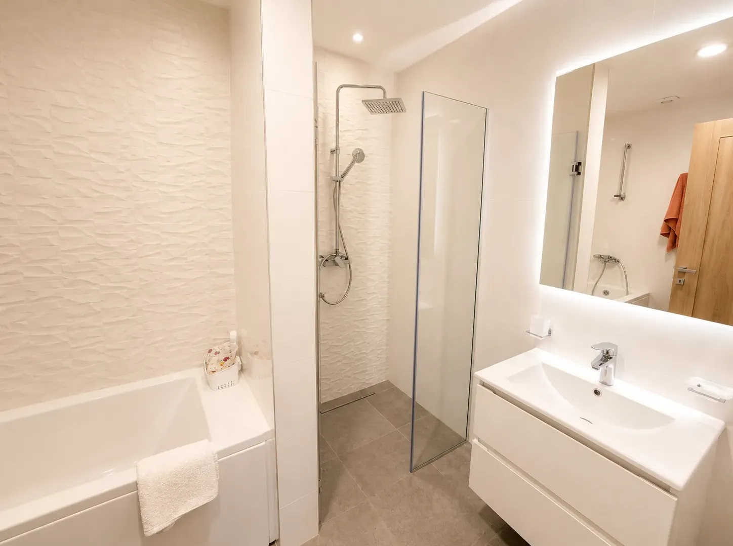 Izdavanje, četvorosoban stan, 113m², Master Kvart, Podgorica