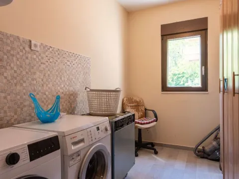 Rent, three bedroom apartment, 140m², Škaljari, Kotor - image 15