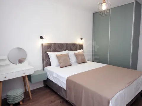Rent, two bedroom apartment, 80m², Tivat, Crna Gora - image 4