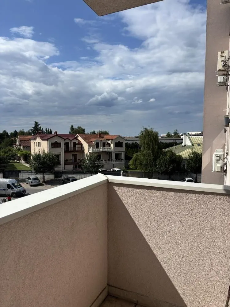 Izdavanje, jednosoban stan, 42m², Altina, Beograd