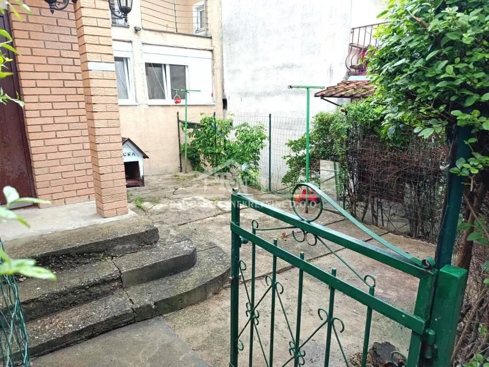 Prodaja, dvosoban stan, 68m², Petlovo Brdo, Beograd