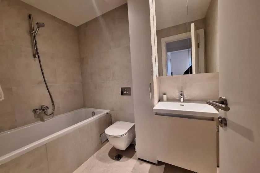 Izdavanje, trosoban stan, 78m², Beograd Na Vodi, Beograd
