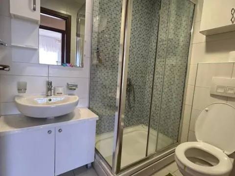 Izdavanje, jednosoban stan, 50m², City Kvart, Podgorica - image 10