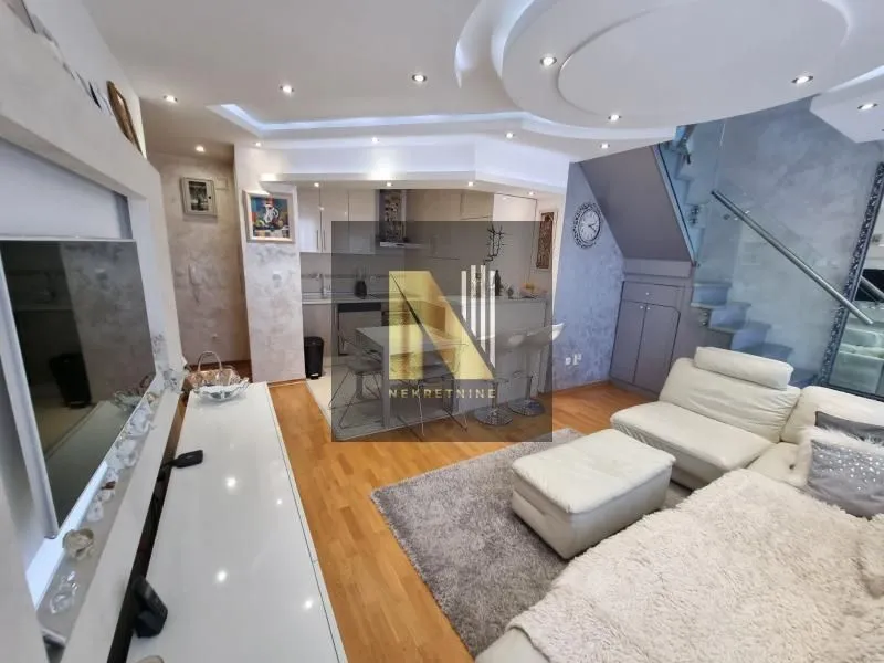 Izdavanje, četvorosoban stan, 98m², Centar, Novi Sad