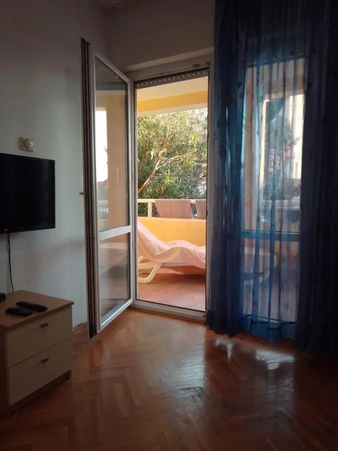 Rent, one bedroom apartment, 49m², Petrovac, Budva