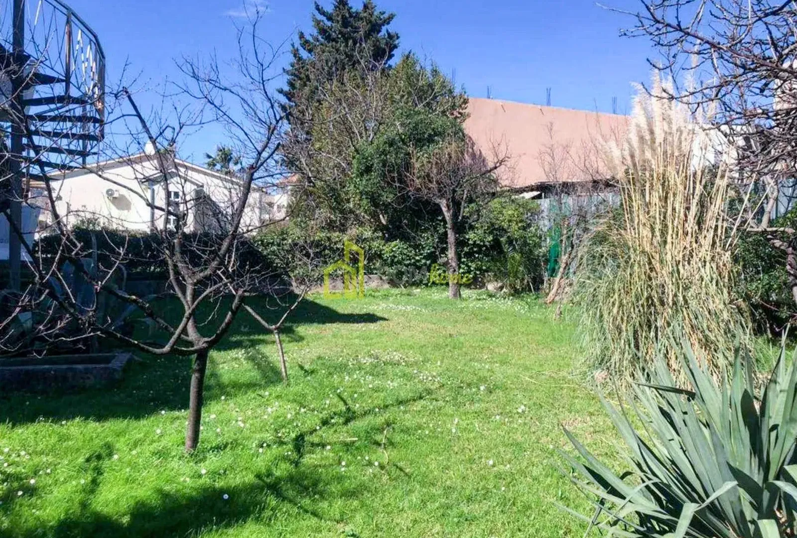 Prodaja, kuća, 300m², Šušanj, Bar