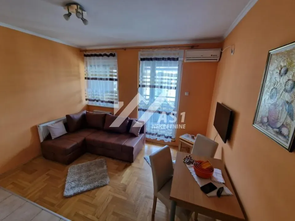 Izdavanje, dvosoban stan, 40m², Grbavica, Novi Sad Sve Podlokacije