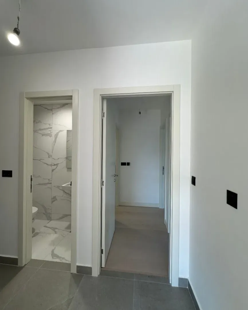 Prodaja, dvosoban stan, 63m², Krivi Most, Podgorica