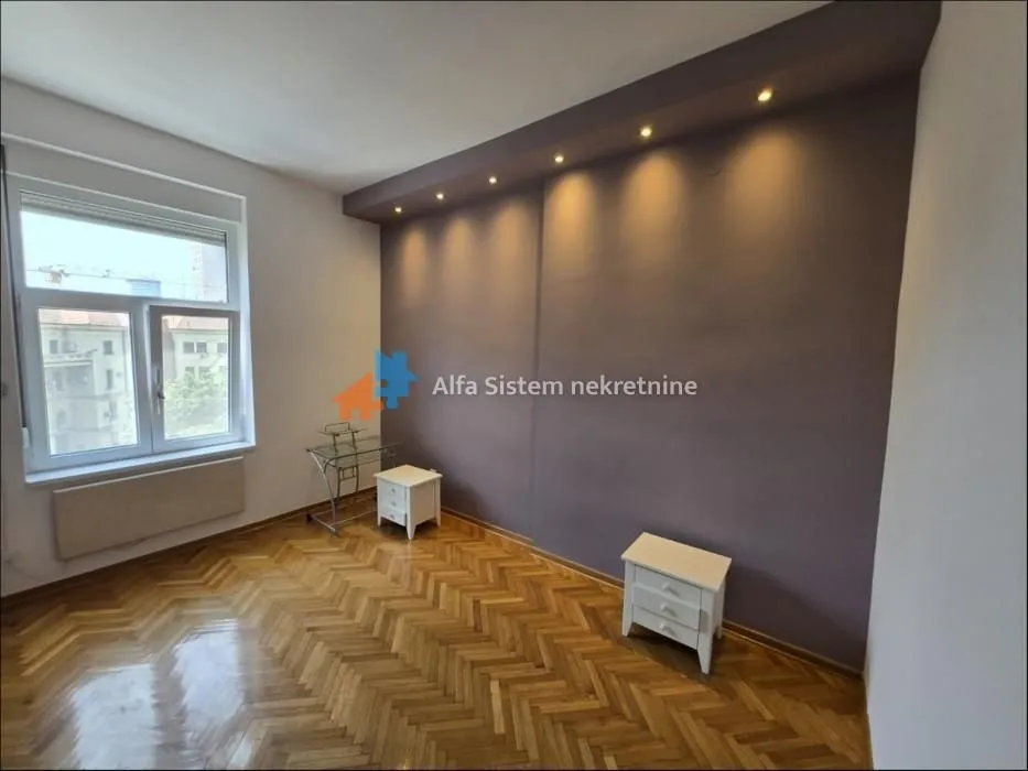 Izdavanje, četvorosoban stan, 100m², Savski Venac, Beograd