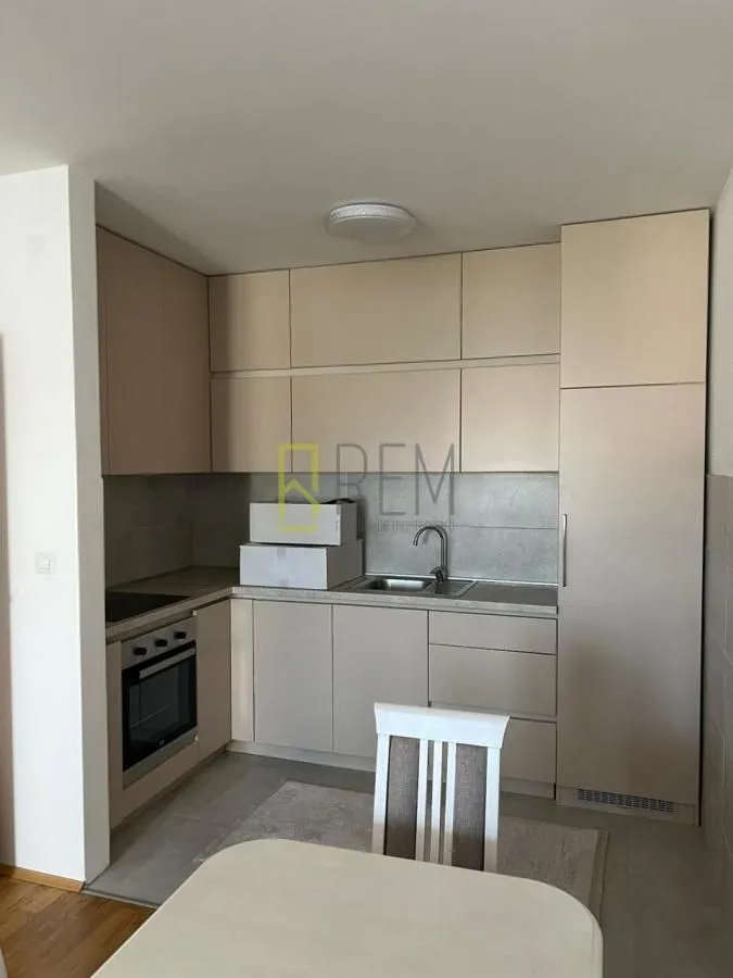 Izdavanje, jednosoban stan, 52m², Podgorica, Crna Gora