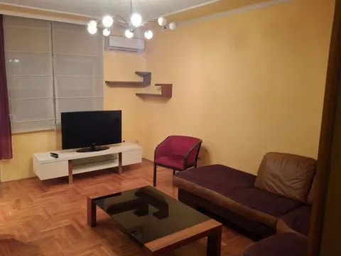 Izdavanje, dvosoban stan, 73m², Stari Aerodrom, Podgorica