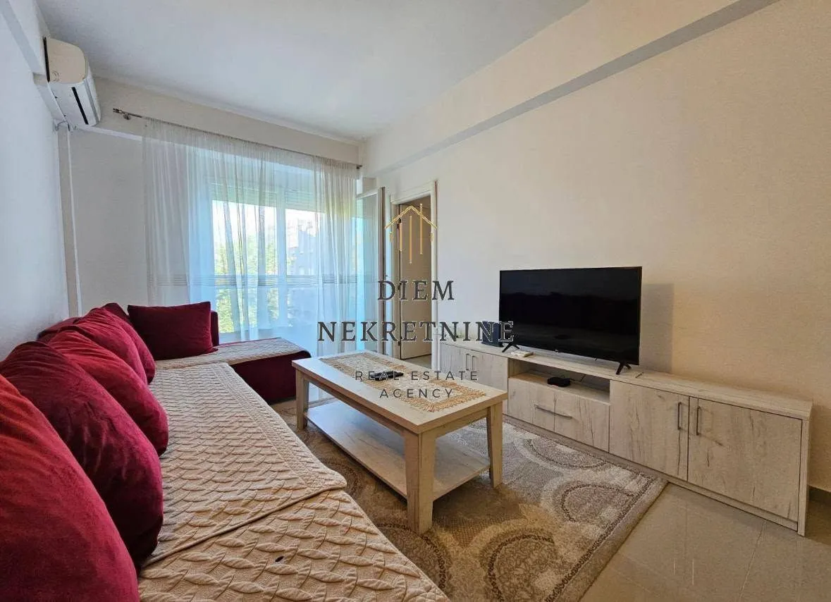 Living room with a sofa set and a TV.