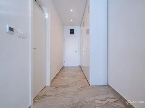 Sale, one bedroom apartment, 56m², Rafailovići, Budva - image 21
